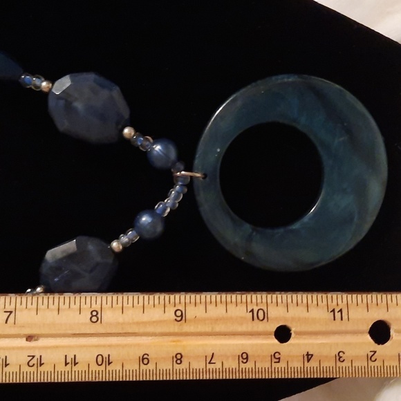 Statement acrylic necklace with adjustable chain plus bonus earrings - Picture 3 of 8